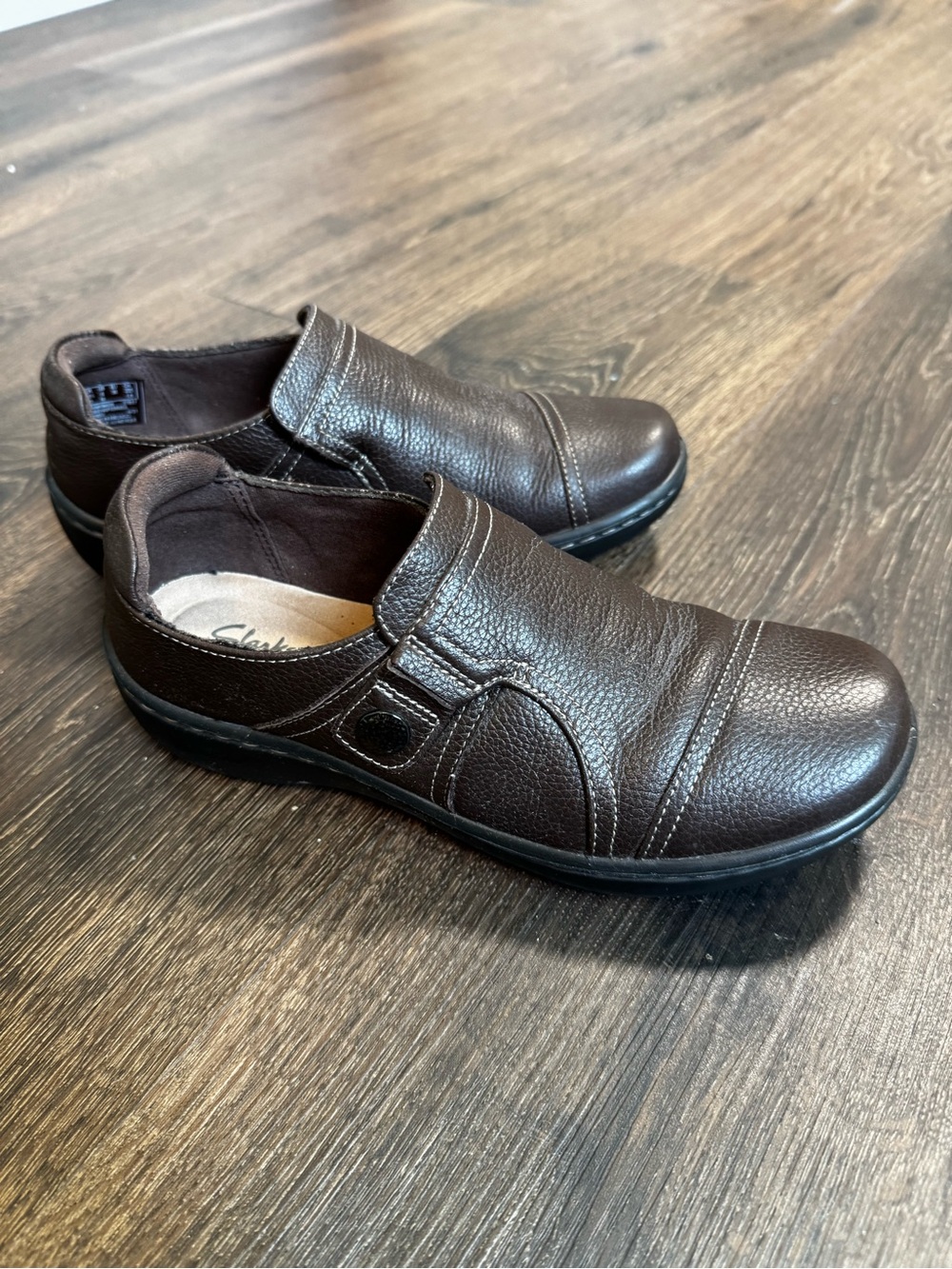 Clark’s collection Cora Poppy
Women's size 5 dark brown